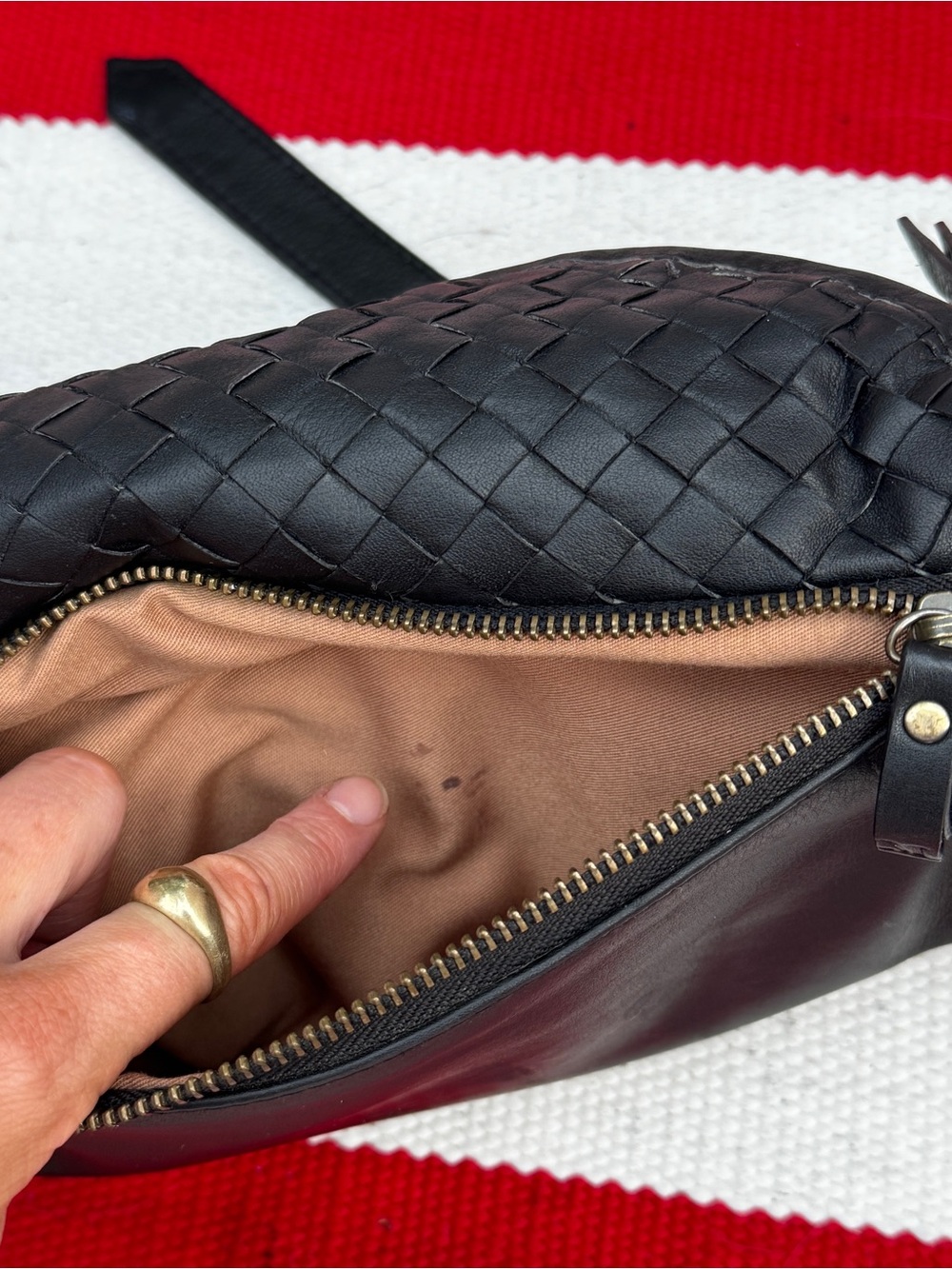 MANDRN Woven Atlas Crossbody Bag - Picture 5 of 5